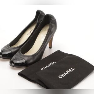 CHANEL CLASSIC GATHERED BLACK LAMBSKIN PATENT ROUND TOE PUMPS SZ 40